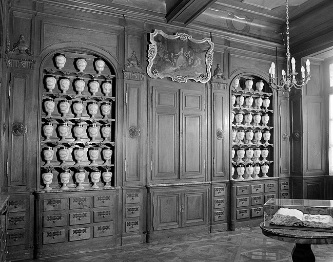 Pharmacie, troisième salle, détail. © Yves Sancey / Région Bourgogne-Franche-Comté, Inventaire du patrimoine - 1983