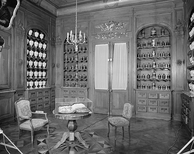 Pharmacie, troisième salle. © Yves Sancey / Région Bourgogne-Franche-Comté, Inventaire du patrimoine - 1983