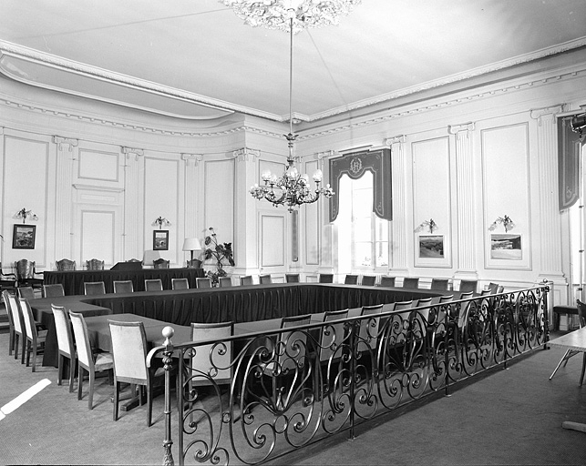 Salle du Conseil municipal : détail. © Yves Sancey / Région Bourgogne-Franche-Comté, Inventaire du patrimoine - 1983