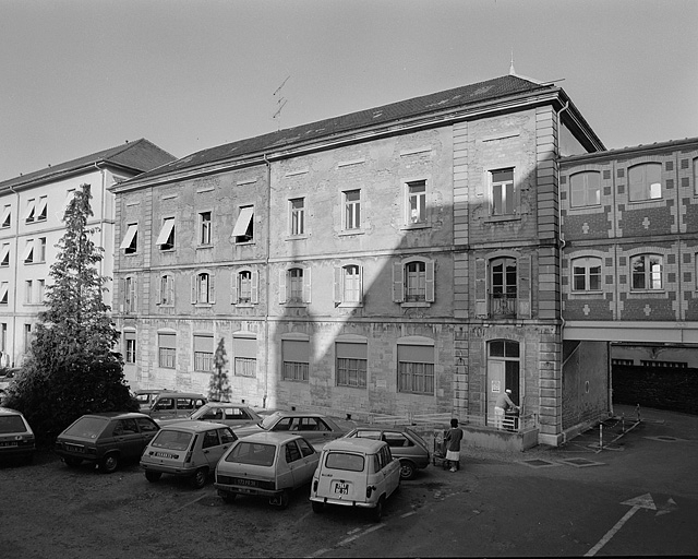 Bâtiment annexe (Pavillon nord) depuis la cour. © Yves Sancey / Région Bourgogne-Franche-Comté, Inventaire du patrimoine - 1983