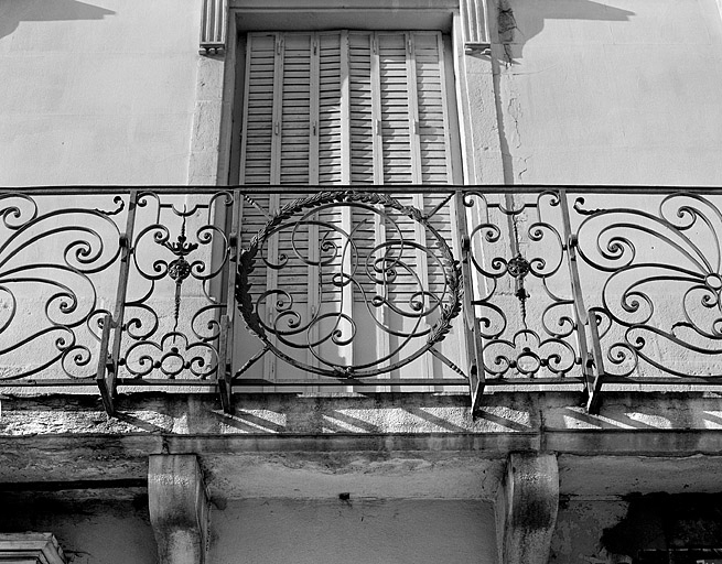 Façade antérieure, détail du balcon. © Yves Sancey / Région Bourgogne-Franche-Comté, Inventaire du patrimoine - 1983