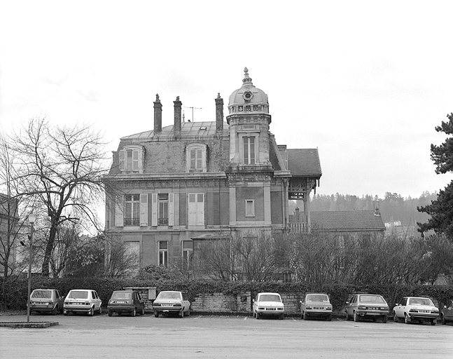Façade latérale droite. © Yves Sancey / Région Bourgogne-Franche-Comté, Inventaire du patrimoine - 1983