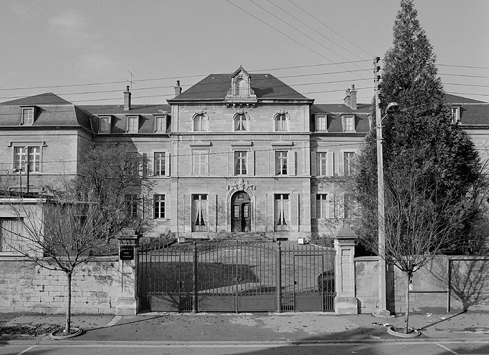 Façade antérieure. © Yves Sancey / Région Bourgogne-Franche-Comté, Inventaire du patrimoine - 1983