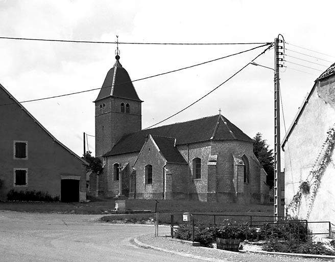 Chevet et façade latérale droite. © Yves Sancey / Région Bourgogne-Franche-Comté, Inventaire du patrimoine - 1983