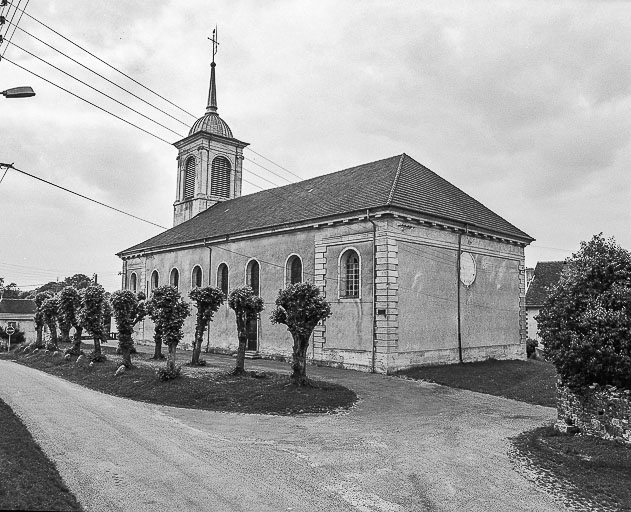 Façade postérieure et latérale droite. © Yves Sancey / Région Bourgogne-Franche-Comté, Inventaire du patrimoine - 1983