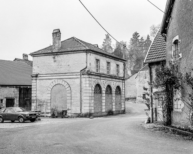 Vue de trois quarts droit. © Yves Sancey / Région Bourgogne-Franche-Comté, Inventaire du patrimoine - 1983