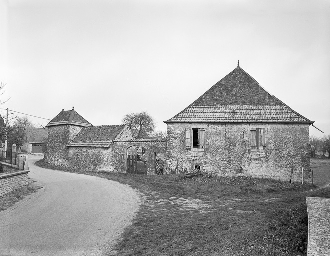 Vue d'ensemble depuis la rue. © Yves Sancey / Région Bourgogne-Franche-Comté, Inventaire du patrimoine - 1983