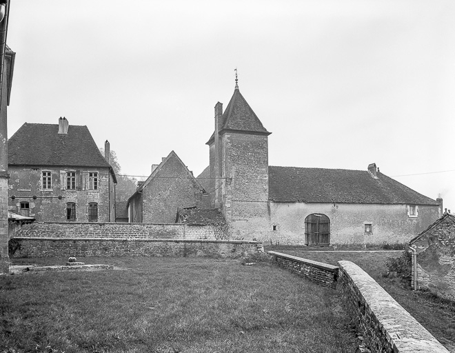 Vue d'ensemble de la partie gauche. © Yves Sancey / Région Bourgogne-Franche-Comté, Inventaire du patrimoine - 1983