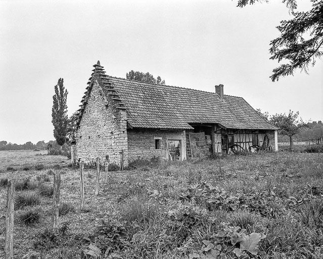Façade antérieure et pignon gauche. © Yves Sancey / Région Bourgogne-Franche-Comté, Inventaire du patrimoine - 1984