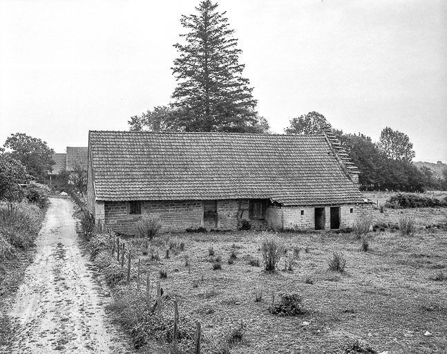 Façade postérieure. © Yves Sancey / Région Bourgogne-Franche-Comté, Inventaire du patrimoine - 1984