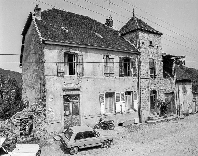 Façade antérieure. © Yves Sancey / Région Bourgogne-Franche-Comté, Inventaire du patrimoine - 1984