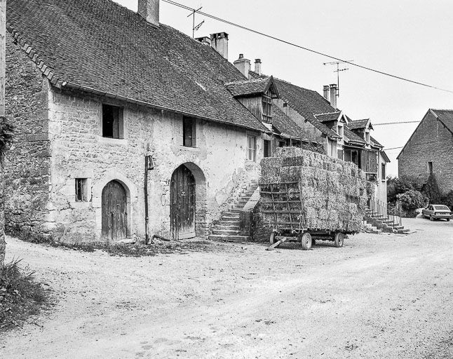 Façade antérieure vue de trois quarts gauche. © Yves Sancey / Région Bourgogne-Franche-Comté, Inventaire du patrimoine - 1984