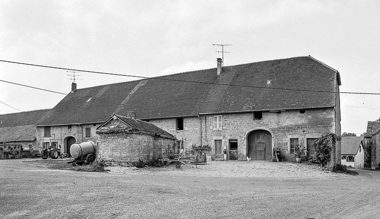 Façade antérieure. © Yves Sancey / Région Bourgogne-Franche-Comté, Inventaire du patrimoine - 1984