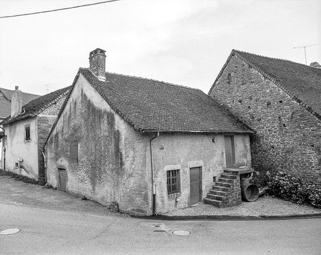 Façades antérieure et latérale gauche. © Yves Sancey / Région Bourgogne-Franche-Comté, Inventaire du patrimoine - 1984