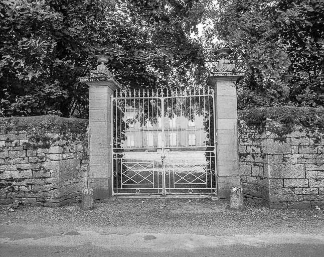 Le portail. © Yves Sancey / Région Bourgogne-Franche-Comté, Inventaire du patrimoine - 1984