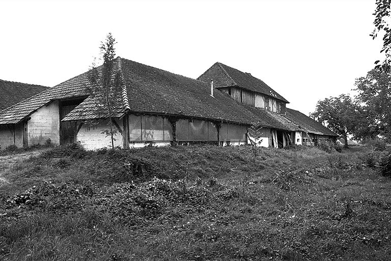 Pièce de séchage surmontée de son logement d'ouvriers. © Yves Sancey / Région Bourgogne-Franche-Comté, Inventaire du patrimoine - 1984