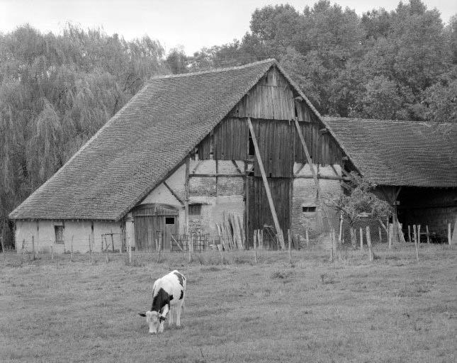 Remise, écurie et fenil depuis le sud-est. © Yves Sancey / Région Bourgogne-Franche-Comté, Inventaire du patrimoine - 1984