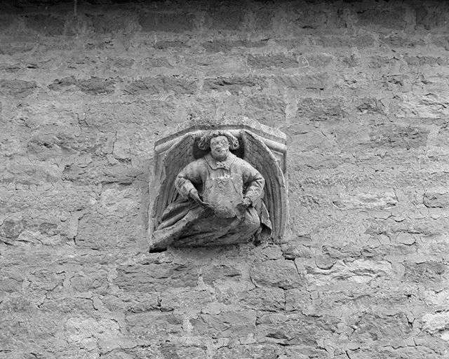 Façade antérieure : console gauche. © Yves Sancey / Région Bourgogne-Franche-Comté, Inventaire du patrimoine - 1984
