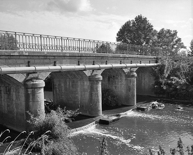 Vue d'ensemble rapprochée. © Yves Sancey / Région Bourgogne-Franche-Comté, Inventaire du patrimoine - 1984