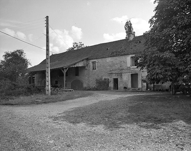 Façade antérieure. © Yves Sancey / Région Bourgogne-Franche-Comté, Inventaire du patrimoine - 1984