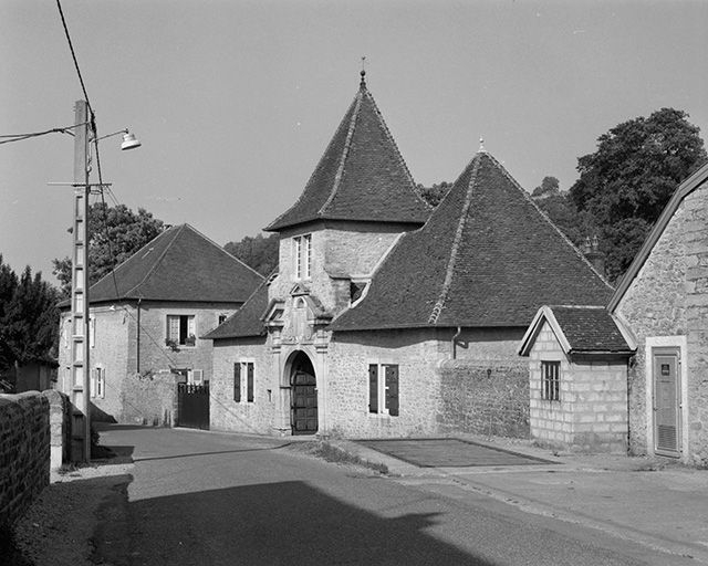 Pavillon d'entrée, élévation sur la rue. © Yves Sancey / Région Bourgogne-Franche-Comté, Inventaire du patrimoine - 1984