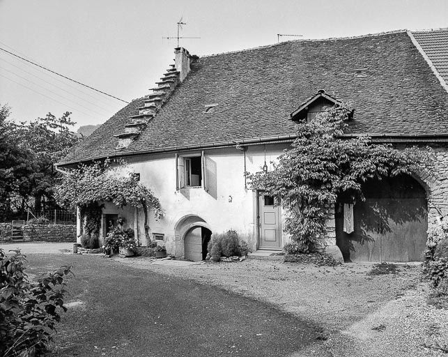 Façade antérieure. © Yves Sancey / Région Bourgogne-Franche-Comté, Inventaire du patrimoine - 1984