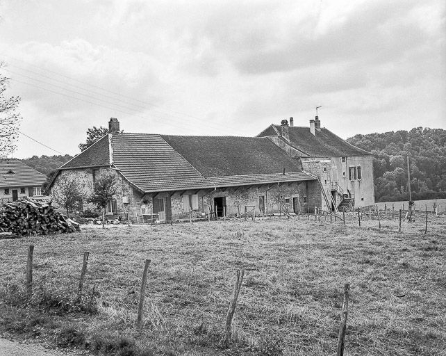 Vue générale de la face postérieure. © Yves Sancey / Région Bourgogne-Franche-Comté, Inventaire du patrimoine - 1984