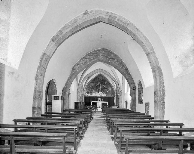 Intérieur : nef et choeur vus depuis l'entrée. © Yves Sancey / Région Bourgogne-Franche-Comté, Inventaire du patrimoine - 1984
