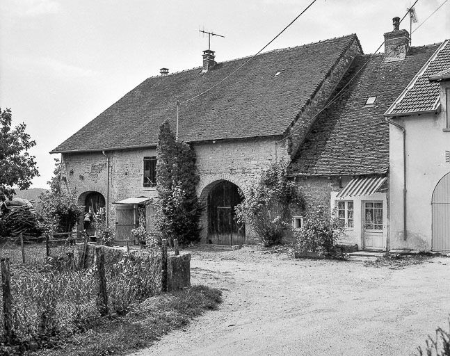 Façade antérieure. © Yves Sancey / Région Bourgogne-Franche-Comté, Inventaire du patrimoine - 1984