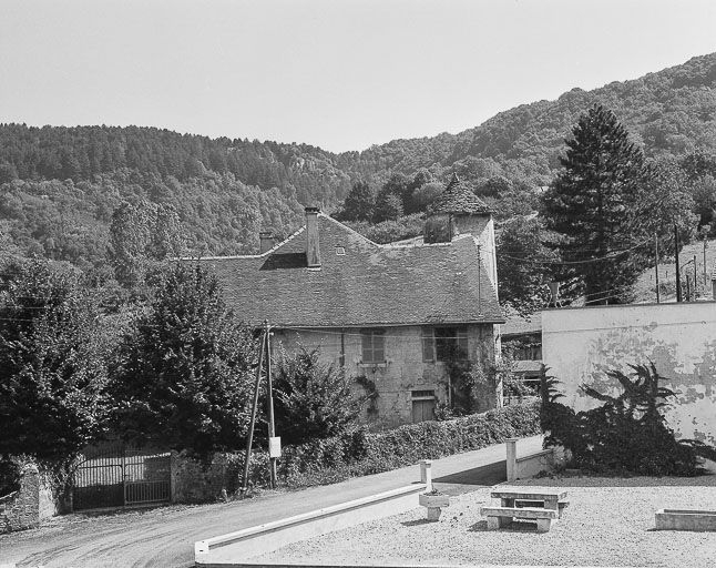 Façade postérieure. © Yves Sancey / Région Bourgogne-Franche-Comté, Inventaire du patrimoine - 1984