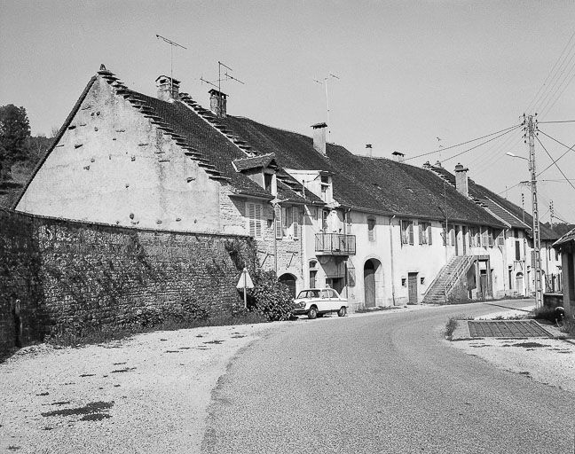 Maisons et fermes situées rue de la Liberté. © Yves Sancey / Région Bourgogne-Franche-Comté, Inventaire du patrimoine - 1984