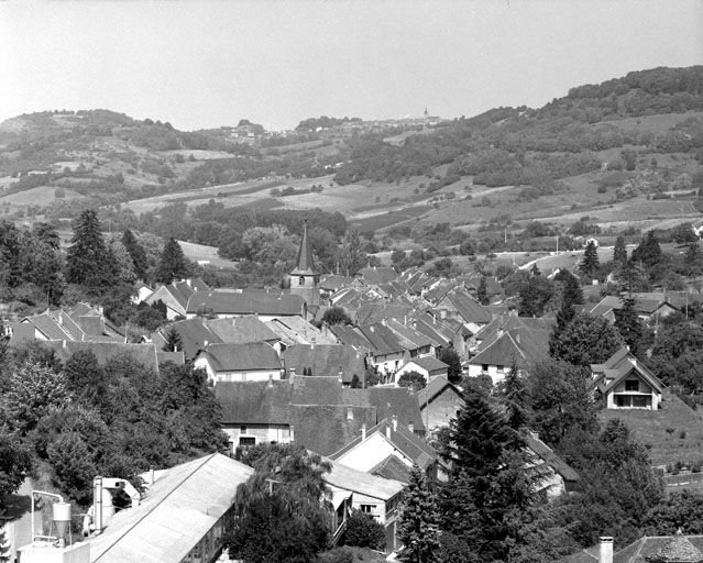 Vue générale du village. © Yves Sancey / Région Bourgogne-Franche-Comté, Inventaire du patrimoine - 1984
