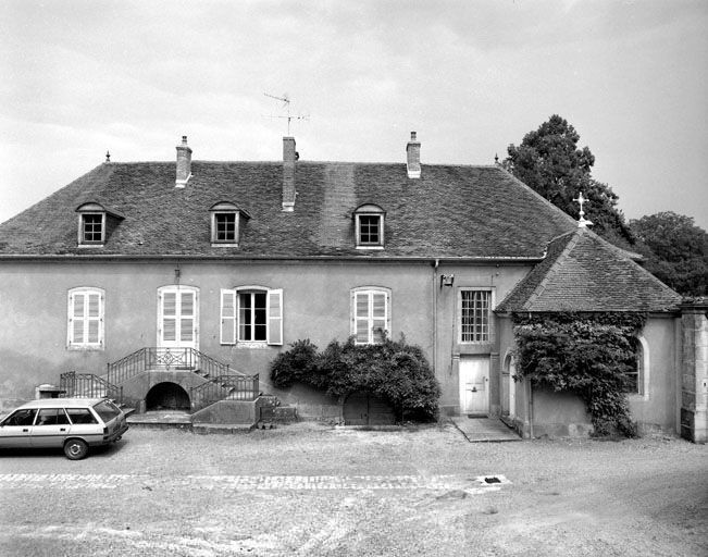 Façade antérieure du logis. © Yves Sancey / Région Bourgogne-Franche-Comté, Inventaire du patrimoine - 1984