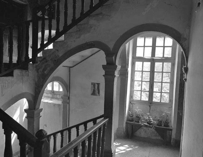 Escalier intérieur : premier étage. © Yves Sancey / Région Bourgogne-Franche-Comté, Inventaire du patrimoine - 1984