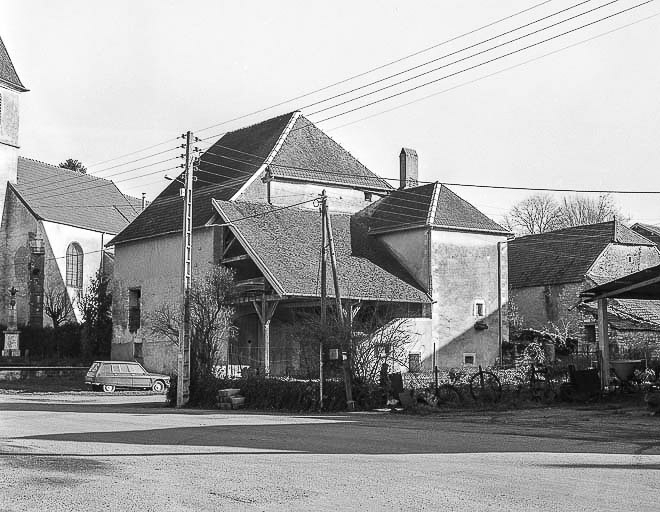 Vue d'ensemble depuis la Grande Rue en 1984. © Yves Sancey / Région Bourgogne-Franche-Comté, Inventaire du patrimoine - 1984