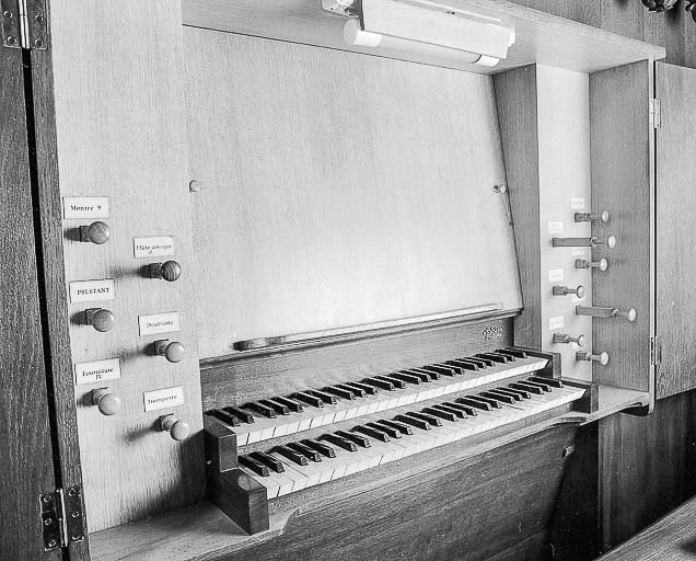 Console vue de trois quarts gauche. © Jérôme Mongreville / Région Bourgogne-Franche-Comté, Inventaire du patrimoine - 1985