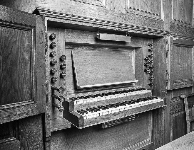 Console vue de trois quarts gauche. © Jérôme Mongreville / Région Bourgogne-Franche-Comté, Inventaire du patrimoine - 1985