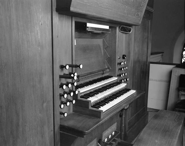 Console vue de trois quarts gauche. © Jérôme Mongreville / Région Bourgogne-Franche-Comté, Inventaire du patrimoine - 1985