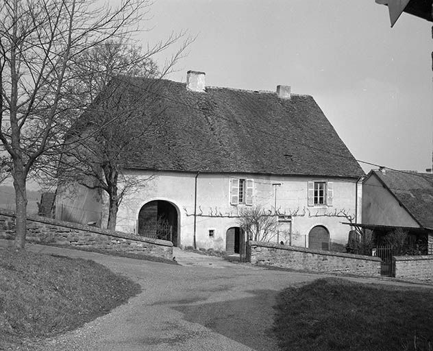 Façade antérieure, vue de face. © Jérôme Mongreville / Région Bourgogne-Franche-Comté, Inventaire du patrimoine - 1985