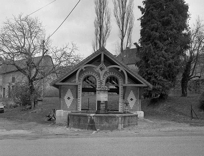 Face antérieure. © Jérôme Mongreville / Région Bourgogne-Franche-Comté, Inventaire du patrimoine - 1985