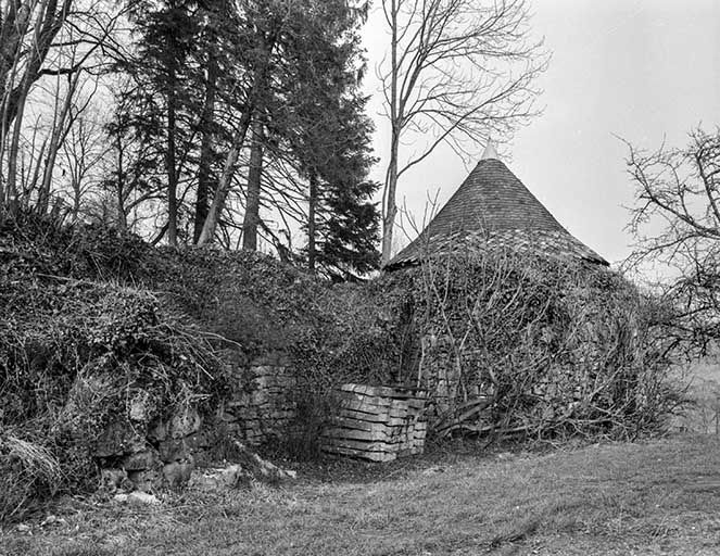 Vestiges. © Jérôme Mongreville / Région Bourgogne-Franche-Comté, Inventaire du patrimoine - 1985