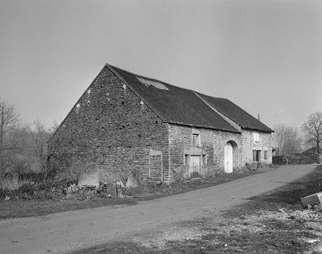 Façade antérieure et pignon gauche. © Jérôme Mongreville / Région Bourgogne-Franche-Comté, Inventaire du patrimoine - 1985