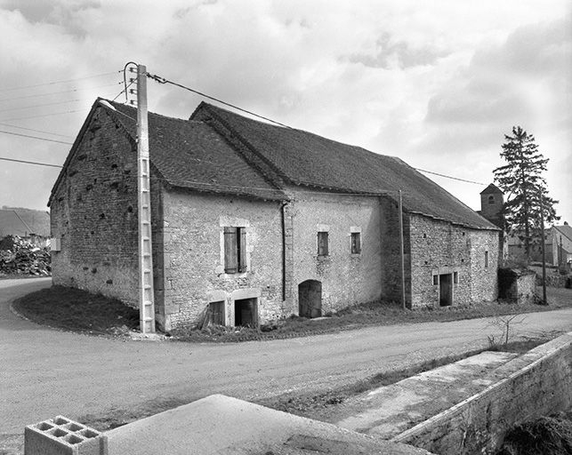 Façade postérieure. © Jérôme Mongreville / Région Bourgogne-Franche-Comté, Inventaire du patrimoine - 1985