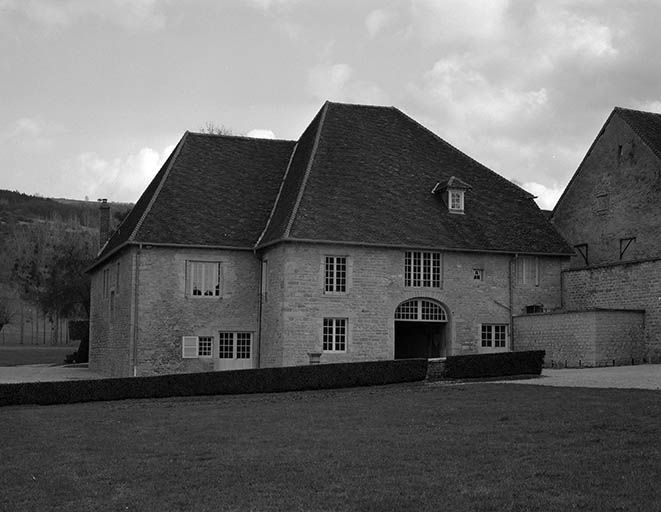 Les anciennes écuries. © Jérôme Mongreville / Région Bourgogne-Franche-Comté, Inventaire du patrimoine - 1985
