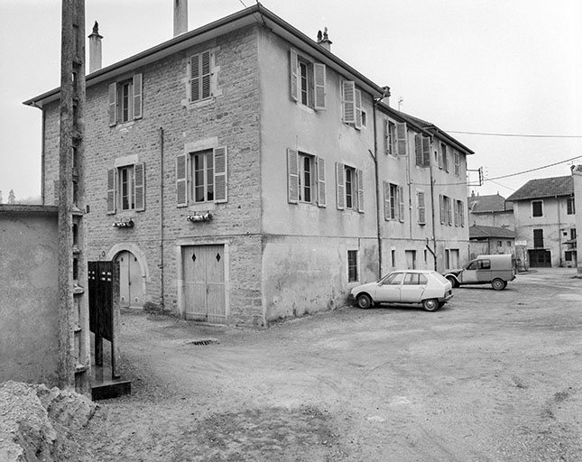 Face postérieure et face droite. © Jérôme Mongreville / Région Bourgogne-Franche-Comté, Inventaire du patrimoine - 1985