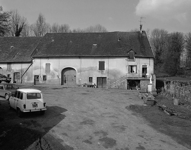 Façade antérieure. © Jérôme Mongreville / Région Bourgogne-Franche-Comté, Inventaire du patrimoine - 1985
