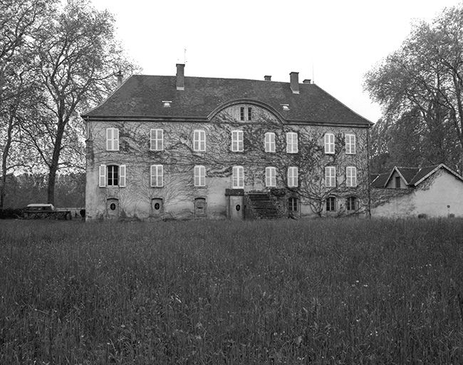 Façade antérieure, vue de face. © Jérôme Mongreville / Région Bourgogne-Franche-Comté, Inventaire du patrimoine - 1985