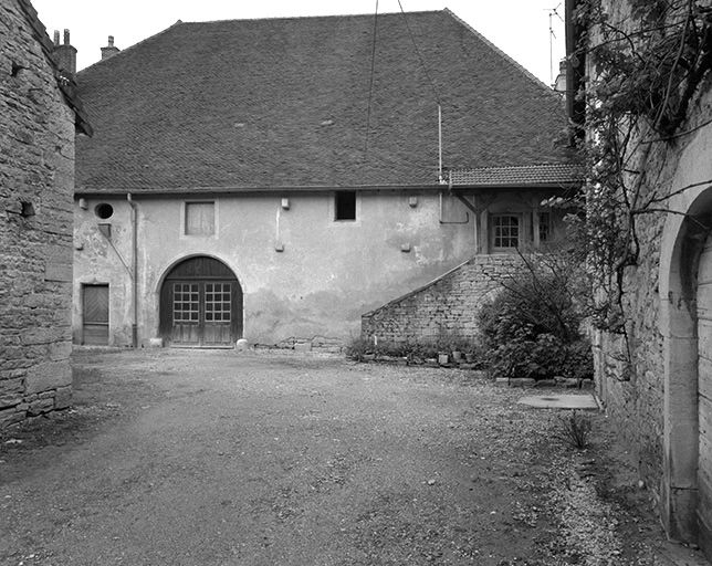 Façade antérieure. © Jérôme Mongreville / Région Bourgogne-Franche-Comté, Inventaire du patrimoine - 1985