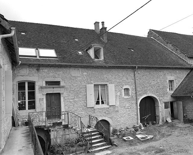Façade antérieure. © Jérôme Mongreville / Région Bourgogne-Franche-Comté, Inventaire du patrimoine - 1985
