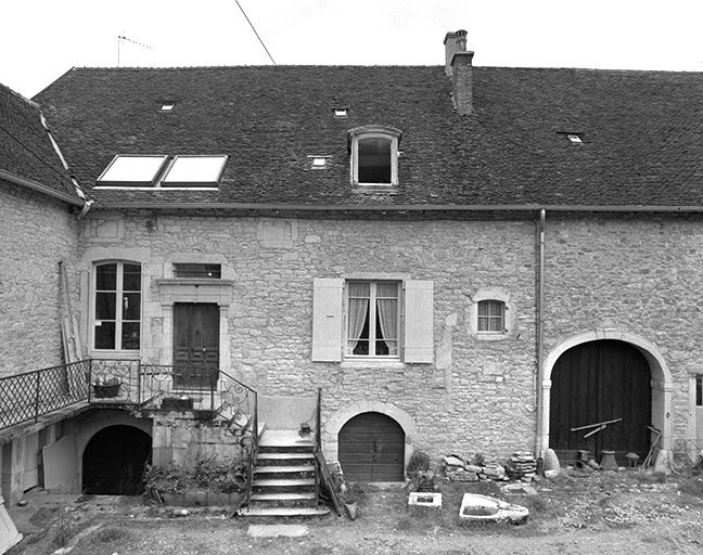 Façade antérieure, partie gauche. © Jérôme Mongreville / Région Bourgogne-Franche-Comté, Inventaire du patrimoine - 1985